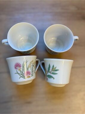 🌸VTG 70s Stafford Set of 4 Porcelain White Pink Floral Cottage Teacups